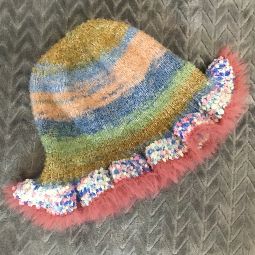 Multicolor Multi-Textured Fluffy Brim Bucket Hat
